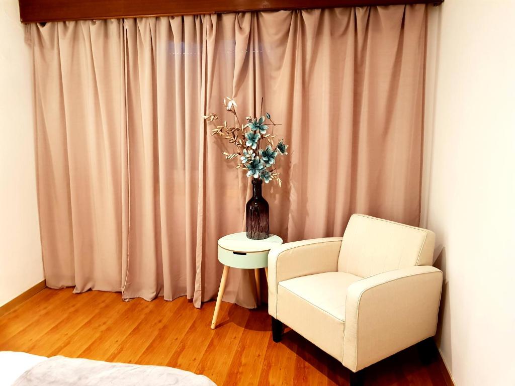 Enjoy Oporto Flats room 6